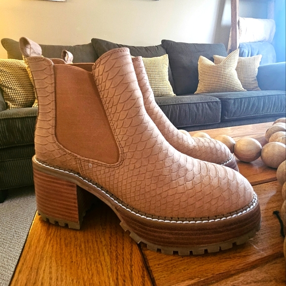 MIA Shoes - Mia Platform Shoes